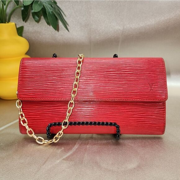 Authentic Louis Vuitton Porte Monnaie Tresor Epi Wallet With Conversion Chain - Picture 3 of 17